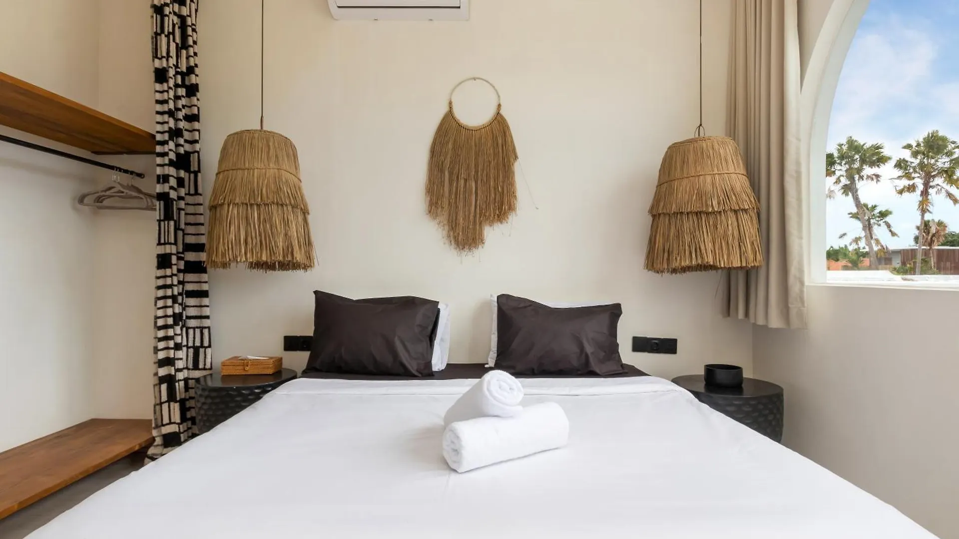Villa Castilla - Ethnic Vibes Tropical 4Br Villa With Private Pool, 10 Minutes From Canggu Beach Kerobokan