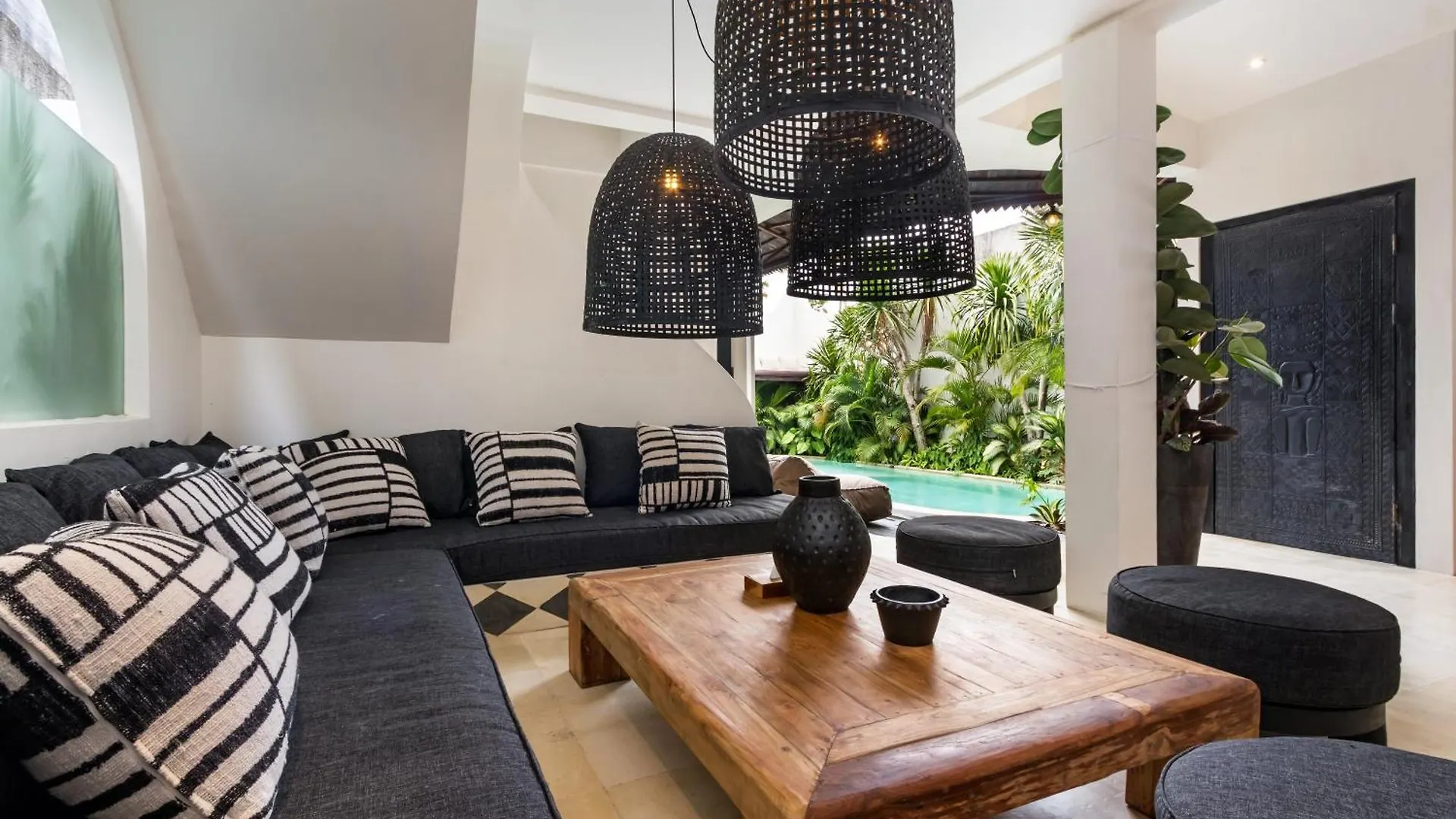Villa Castilla - Ethnic Vibes Tropical 4Br Villa With Private Pool, 10 Minutes From Canggu Beach Kerobokan  0*, Kerobokan (Bali)