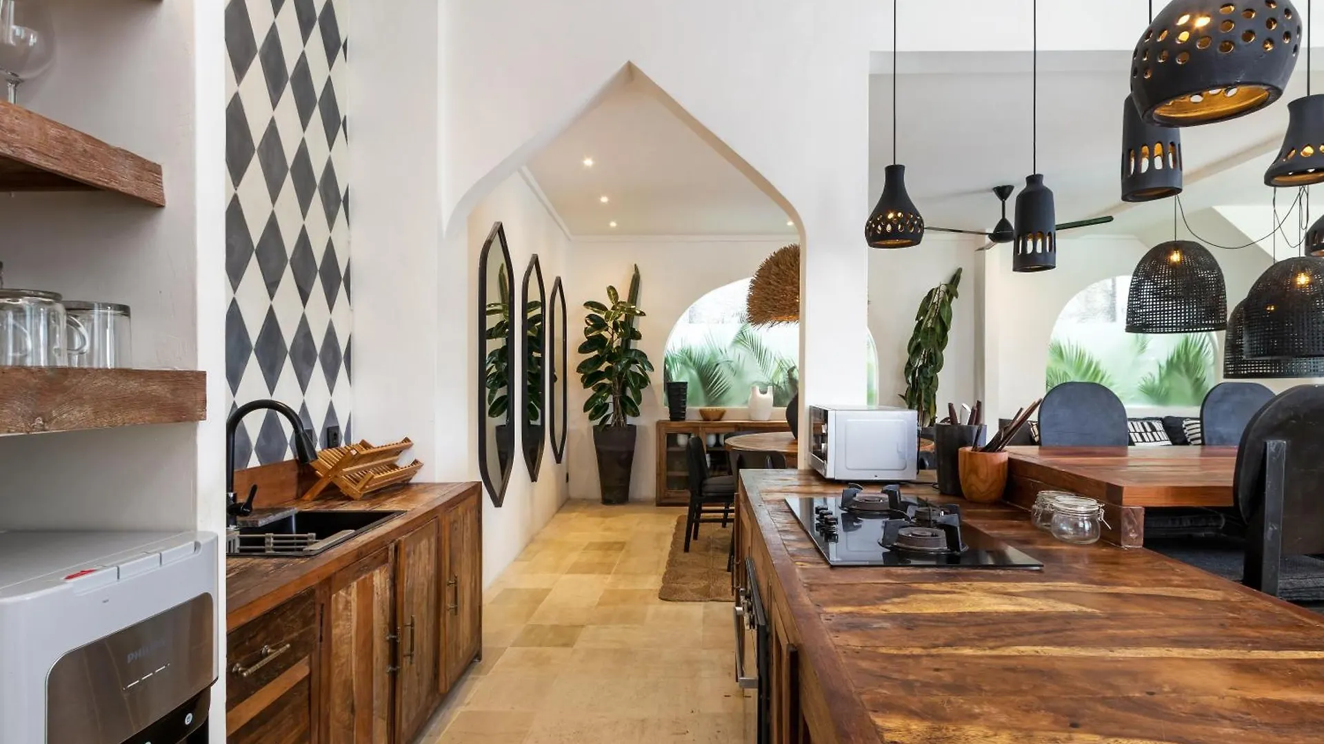 Villa Castilla - Ethnic Vibes Tropical 4Br Villa With Private Pool, 10 Minutes From Canggu Beach Kerobokan  Indonesia