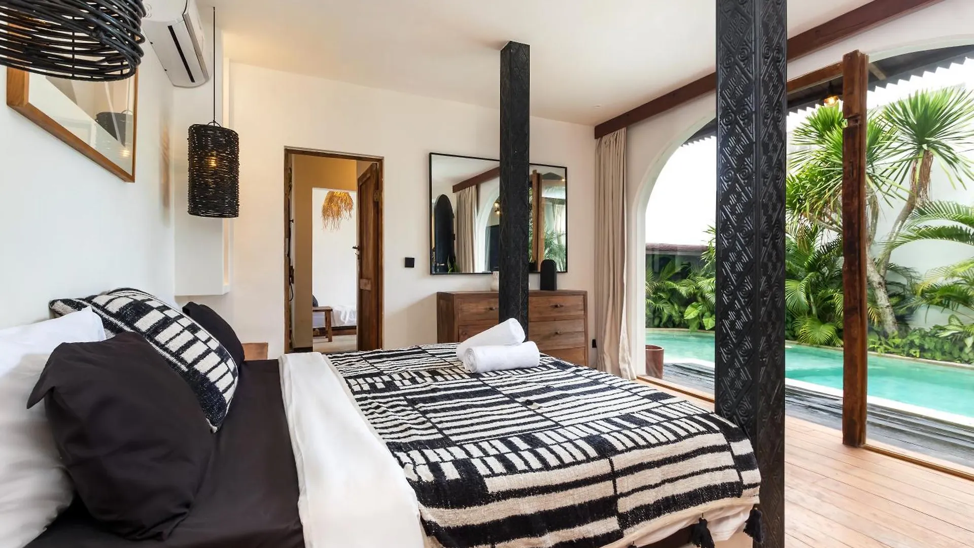 Villa Castilla - Ethnic Vibes Tropical 4Br Villa With Private Pool, 10 Minutes From Canggu Beach Kerobokan  Kerobokan (Bali)