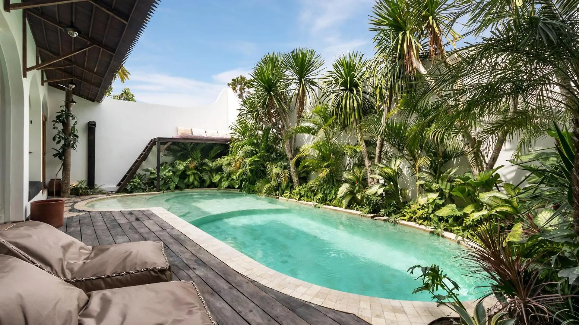 Villa Castilla - Ethnic Vibes Tropical 4Br Villa With Private Pool, 10 Minutes From Canggu Beach Kerobokan  Indonesia