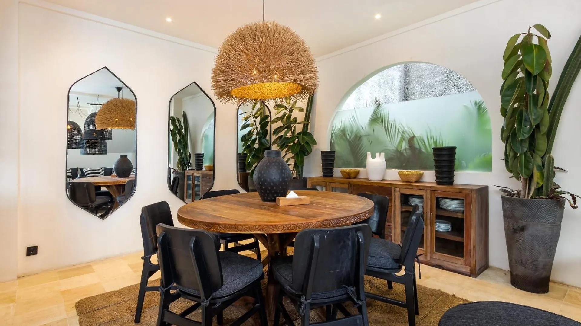 Villa Castilla - Ethnic Vibes Tropical 4Br Villa With Private Pool, 10 Minutes From Canggu Beach Kerobokan