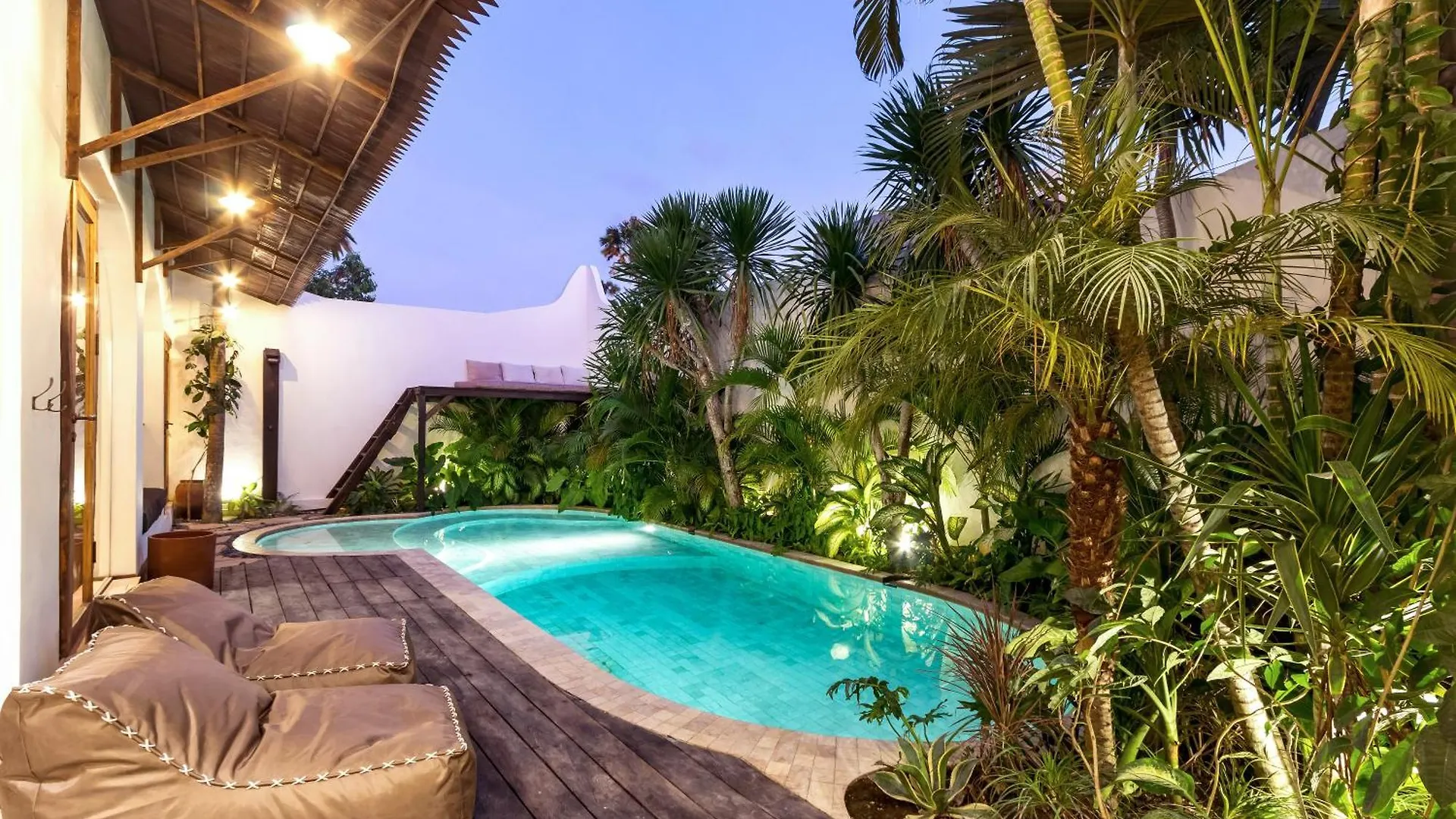 Villa Castilla - Ethnic Vibes Tropical 4Br Villa With Private Pool, 10 Minutes From Canggu Beach Kerobokan  0*, Kerobokan (Bali) Indonesia